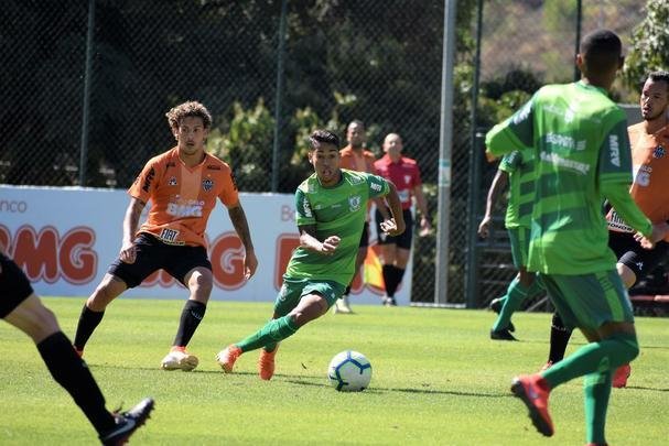 Em jogo-treino realizado na manh deste sbado, na Cidade do Galo, o Amrica venceu o Atltico, por 3 a 1. Os gols do triunfo americano foram marcados por Jonatas Belusso, duas vezes, e Rafael Bilu. O zagueiro Rver descontou para a equipe alvinegra.