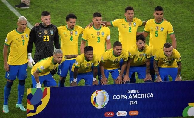 Brasil e Peru se enfrentaram no Estdio Nilton Santos, pelas semifinais da Copa Amrica 