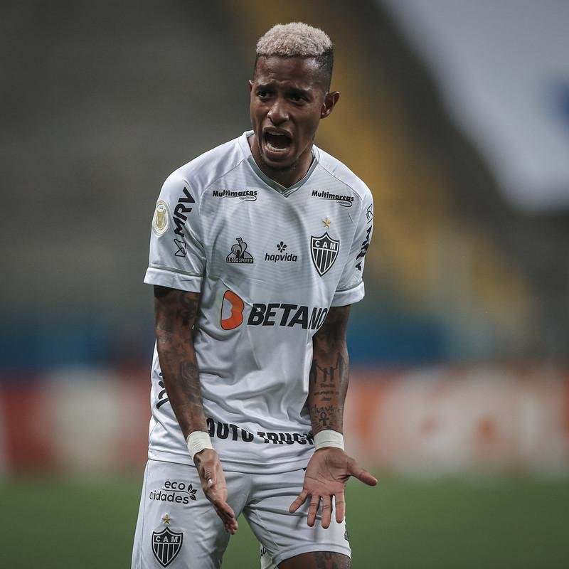 Tch Tch - O meio-campista est emprestado pelo So Paulo ao Atltico at maio de 2022. Para continuar com ele, o Galo precisar pagar uma quantia pr-estabelecida no vnculo de emprstimo ou negociar uma nova cesso.