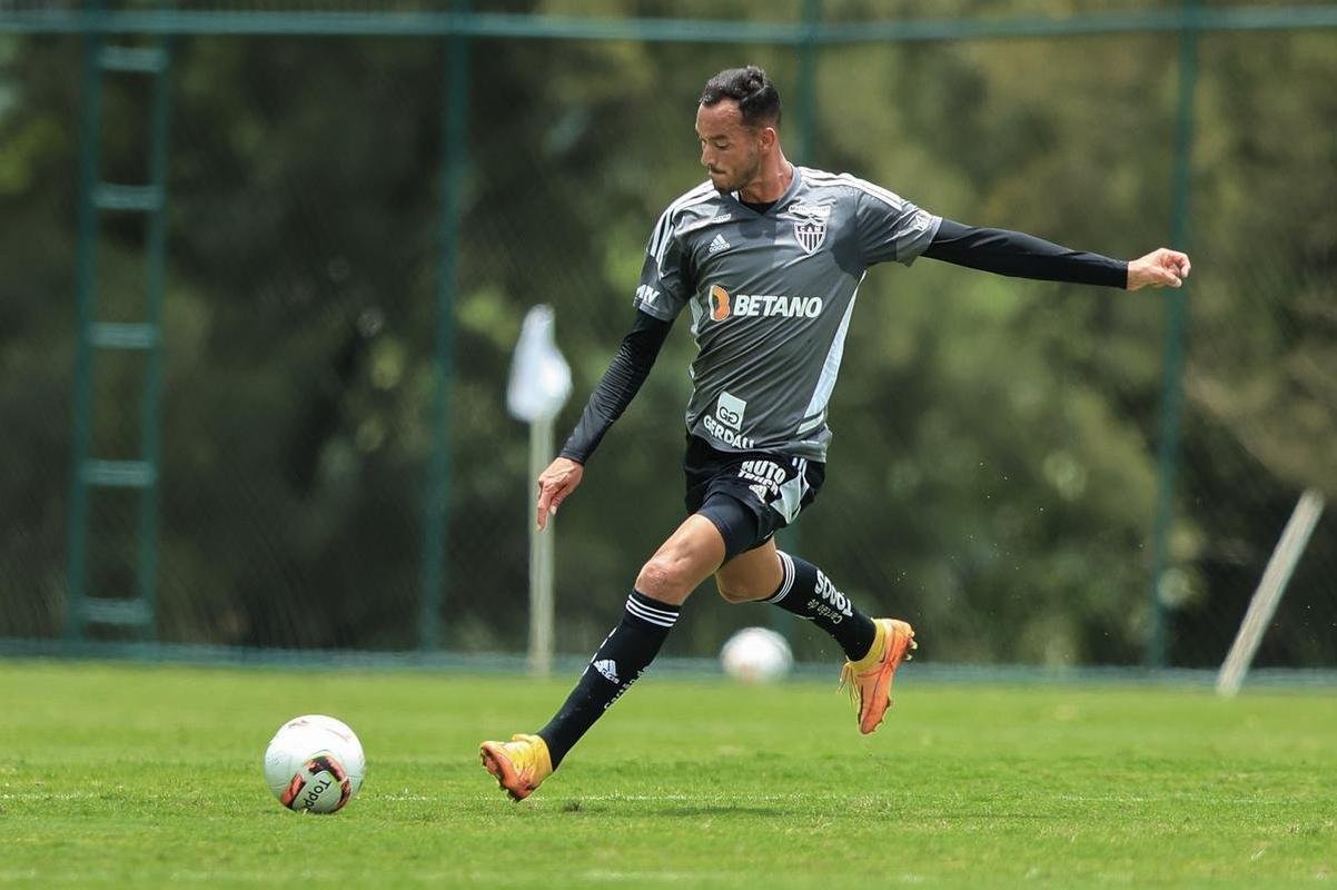No segundo jogo-treino, Galo venceu por 3 a 0, com gols de Pavn e Eduardo Sasha, duas vezes