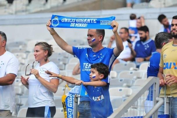 Fotos da torcida do Cruzeiro no clássico contra o Atlético, no Mineirão, pela 32ª rodada do Campeonato Brasileiro 2019