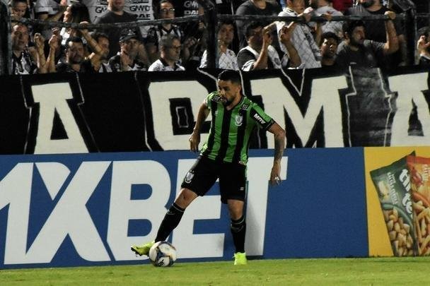 No segundo tempo, Amrica sofreu gol aos 19 minutos e no conseguiu chegar ao empate