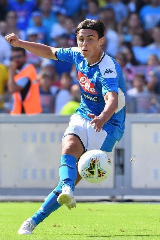 Meio-campista macednio Elif Elmas, do Napoli, teve COVID-19