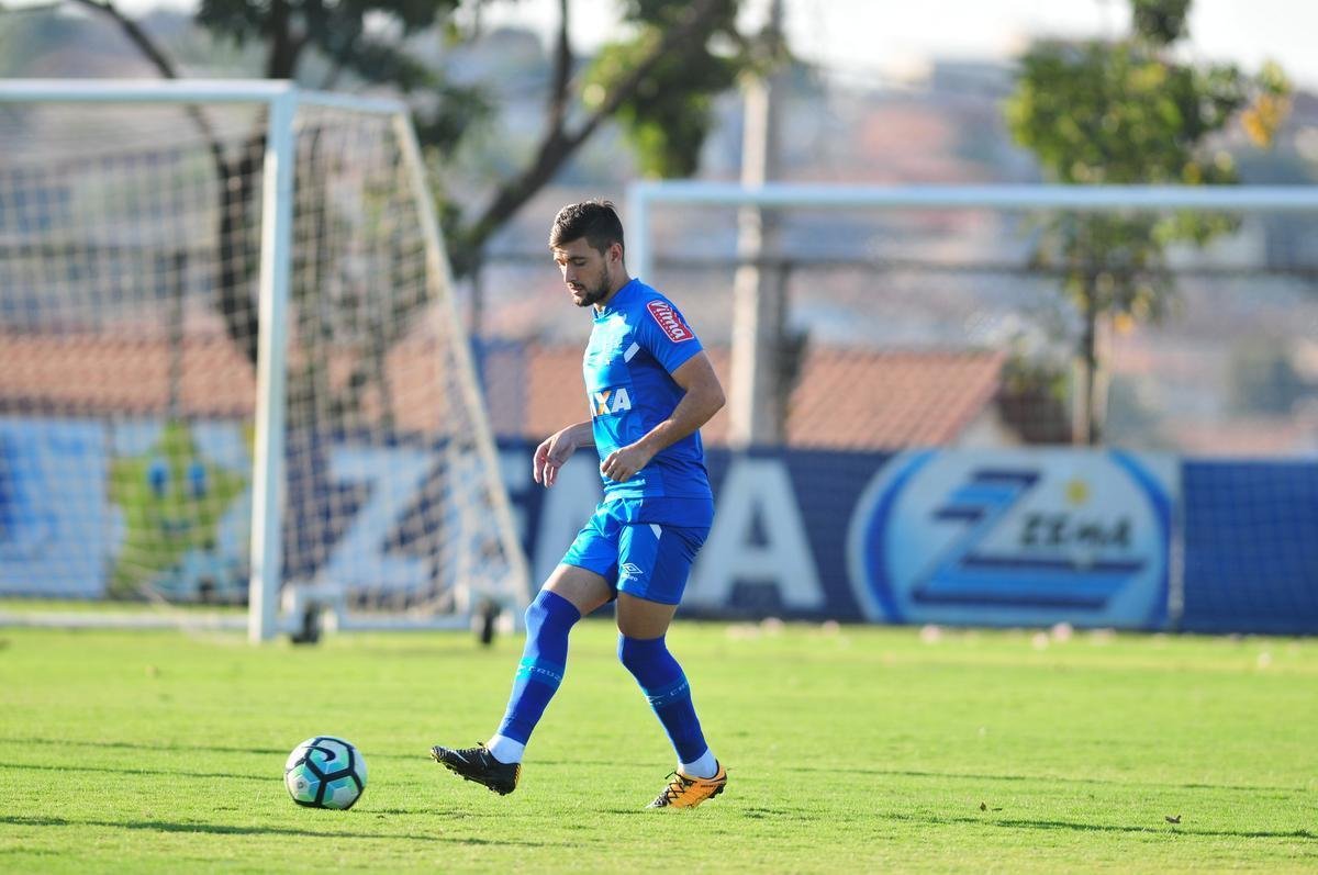 Imagens do treino do Cruzeiro desta quinta-feira, na Toca da Raposa II (Alexandre Guzanshe/EM D.A Press)