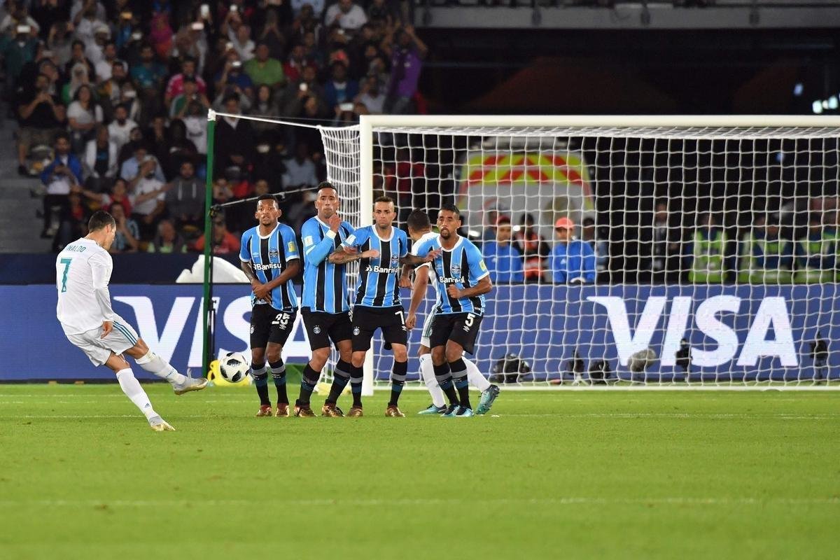 Cristiano Ronaldo marcou gol do Real de falta e deu ttulo mundial ao clube espanhol
