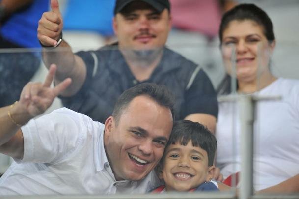 Fotos das torcidas de Uruguai e Equador no Mineiro