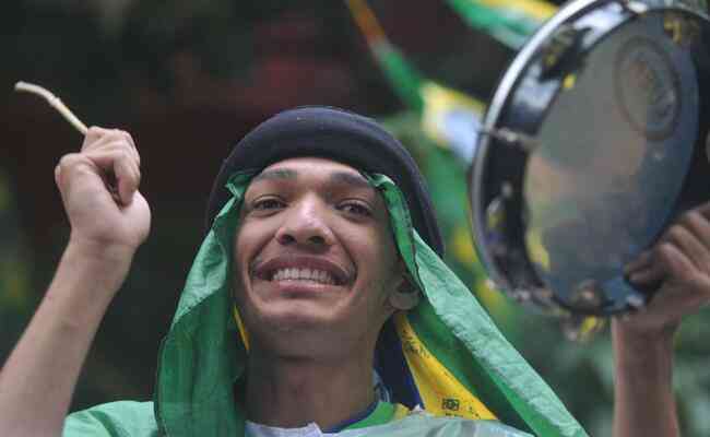 F de Neymar, Gabriel se vestiu de 'Sheik' para torcer pelo Brasil