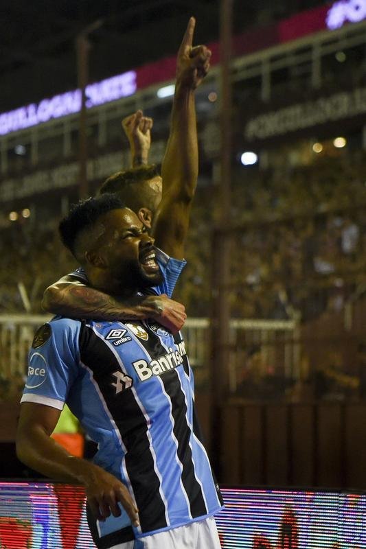 Grmio vence Lans de novo na Argentina e conquista o tri da Copa Libertadores