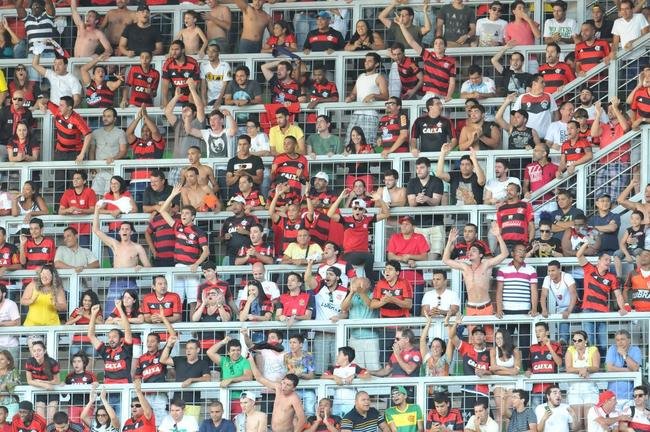 lances do primeiro tempo do jogo entre Atl�tico e Flamengo no Independ�ncia