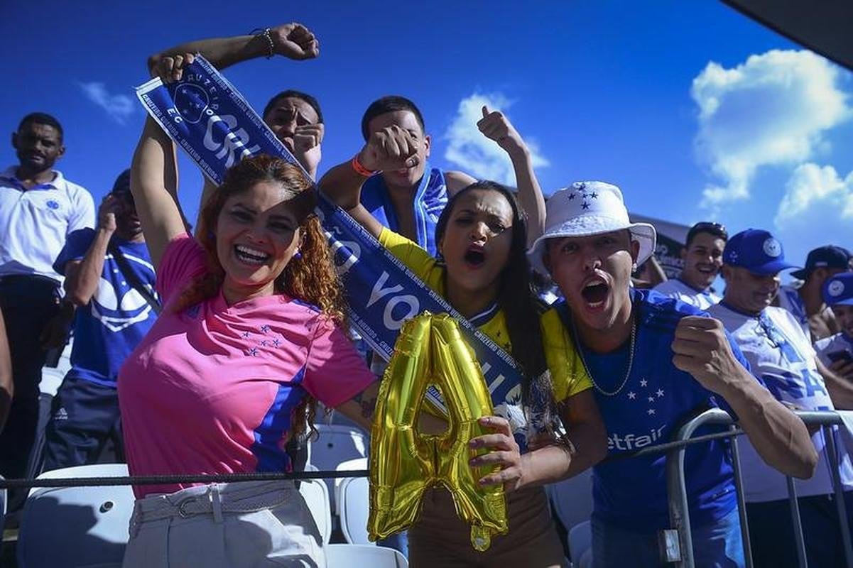 Torcida do Cruzeiro na Neo Qumica Arena, em So Paulo
