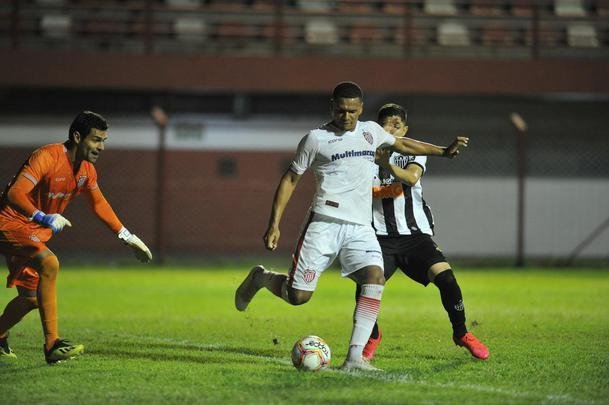 Villa Nova e Atltico se enfrentaram no Alapo do Bonfim, em Nova Lima, pelo Campeonato Mineiro