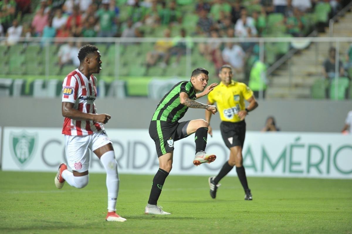 Veja fotos do jogo entre Amrica e Villa Nova