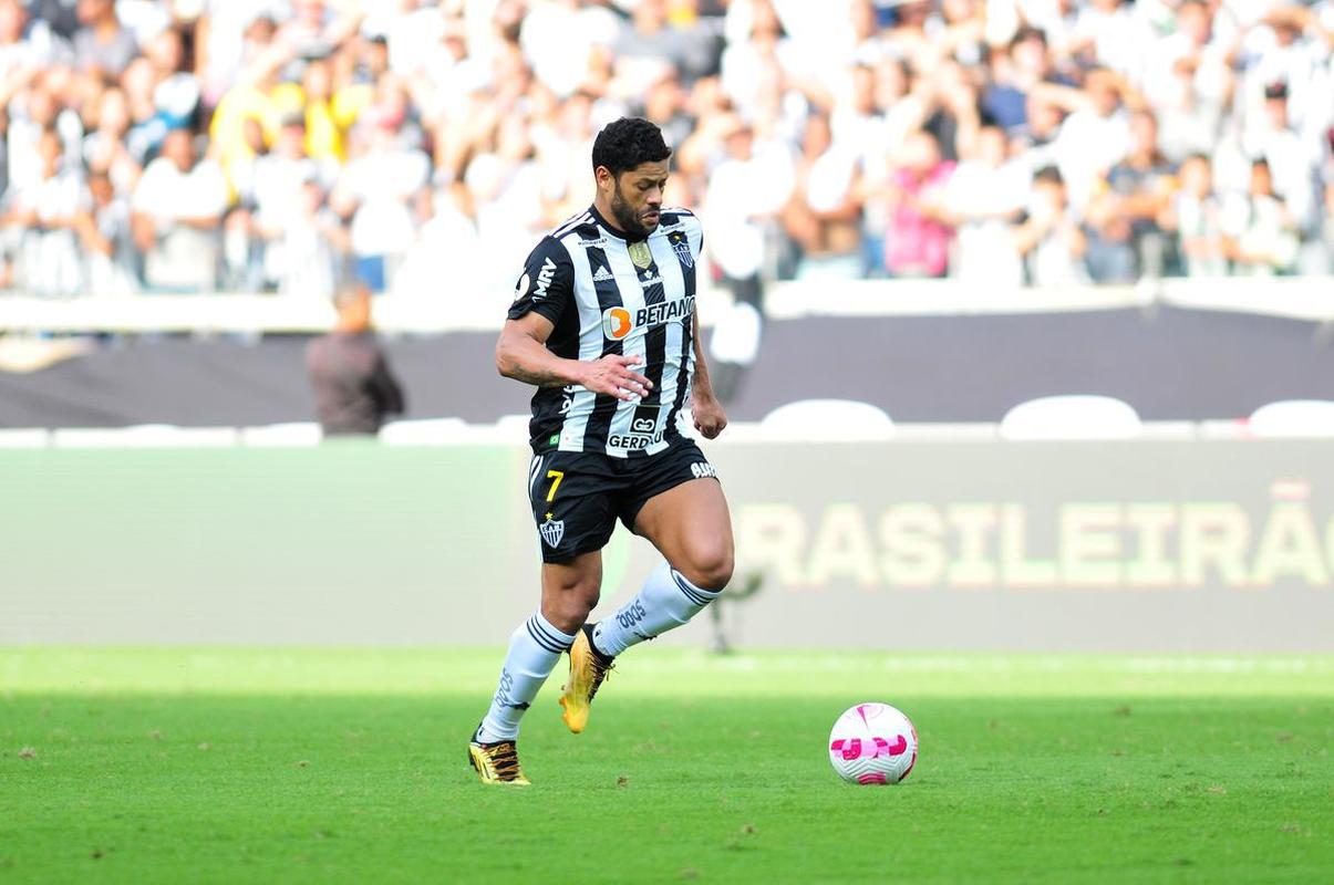 Fotos do segundo gol de Hulk, do Atltico, sobre o Fluminense em jogo no Mineiro pela 30 rodada do Brasileiro. Ele marcou em cobrana de pnalti
