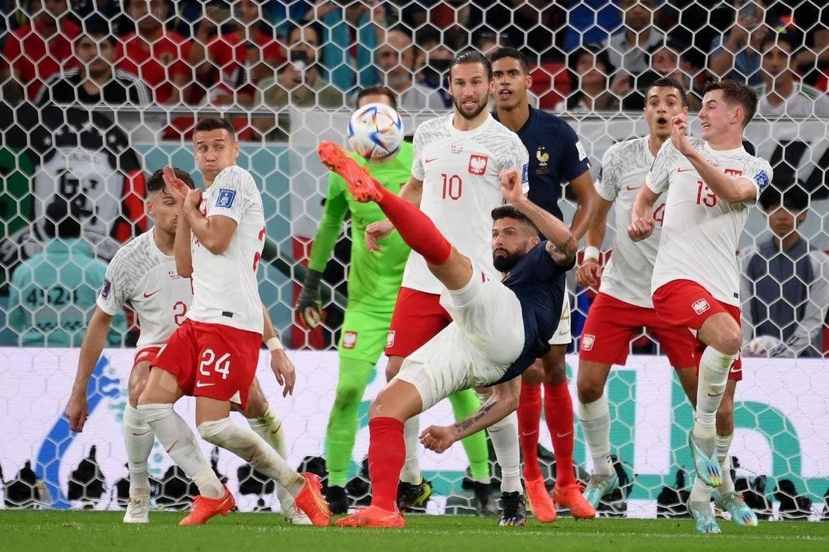 Lances da partida entre Frana e Polnia, pelas oitavas de final da Copa do Mundo.