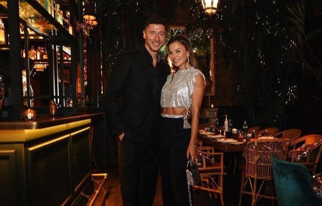 Lewa curtiu o r�veillon em grande estilo com a esposa