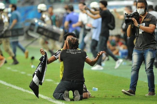 Fotos da festa do Atltico na Fonte Nova, em Salvador, com a vitria por 3 a 2 sobre o Bahia, de virada. Galo chega ao bicampeonato brasileiro aps 50 anos.