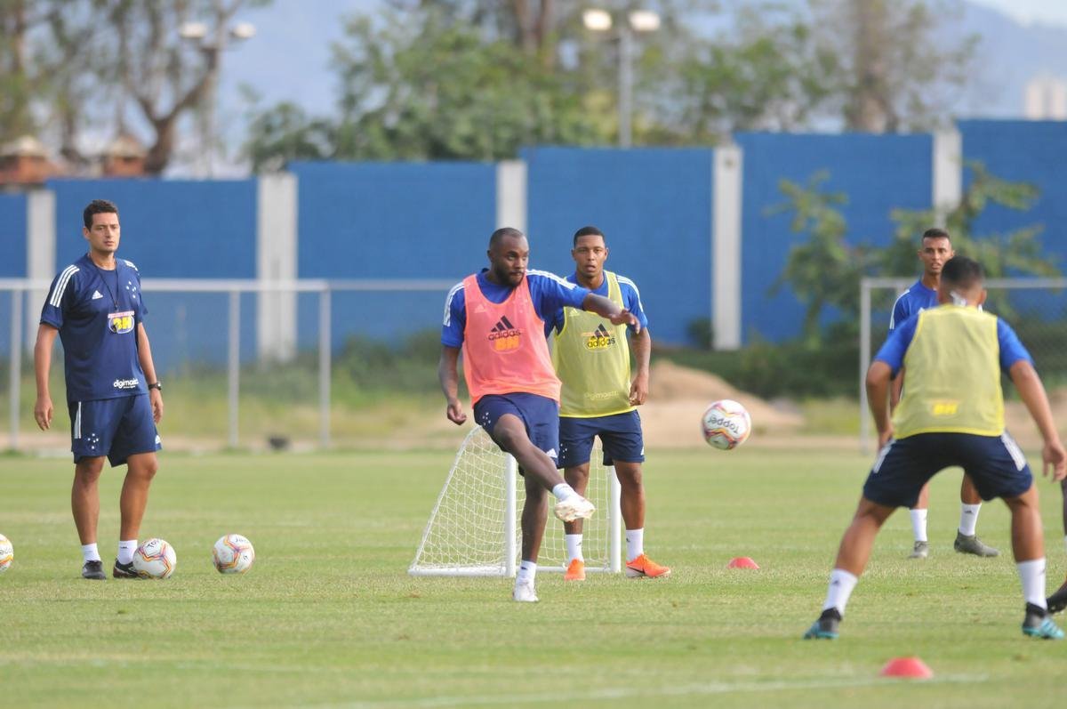 Fotos do terceiro treino do Cruzeiro na Toca da Raposa II (crdito: Alexandre Guzanshe/EM D.A Press)