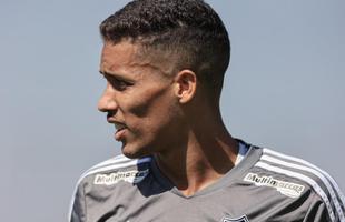 Meia-atacante Pedrinho se recupera de uma grave leso na coxa direita e s voltar a jogar em 2023.