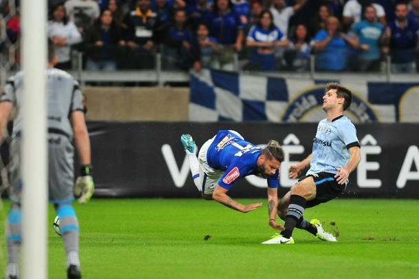 Imagens do jogo entre Cruzeiro e Grmio, pela 8 rodada do Campeonato Brasileiro, no Mineiro
