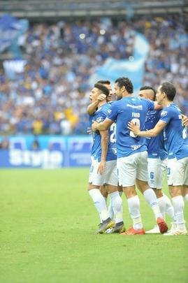 Marquinhos Gabriel abriu o placar para o Cruzeiro aos 45 do primeiro tempo, em chute no canto direito de Victor que ainda desviou no zagueiro atleticano Leonardo Silva