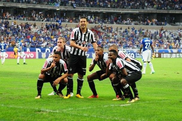 Robinho fez a #posedequebrada