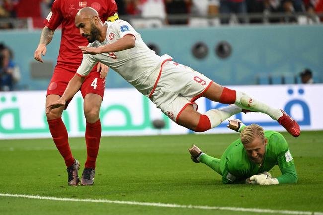 Imagens da partida entre Dinamarca e Tunsia pelo Grupo D da Copa do Mundo.