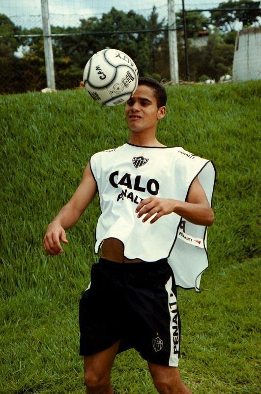 Ewerton Maradona (Guarani) - o meia, de 36 anos, foi formado nas categorias de base do Atltico no incio dos anos 2000. Ficou no clube por poucos anos, sem se firmar. Depois, rodou por clubes do interior de Minas Gerais. Hoje,  um dos principais nomes do Guarani.