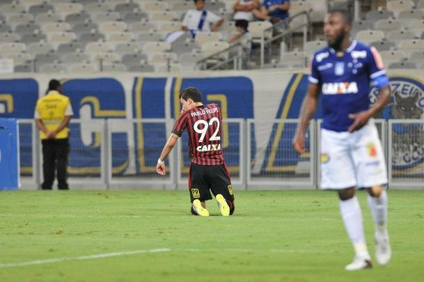 Cruzeiro e Atltico-PR jogaram no Mineiro pela terceira rodada do Grupo C da Primeira Liga