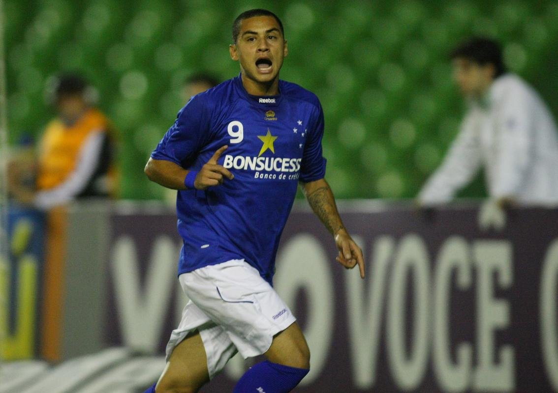Wellington Paulista foi o artilheiro do Cruzeiro em 2009, com 26 gols em 47 jogos. Naquele ano, o time venceu o Campeonato Mineiro e terminou a Copa Libertadores como vice