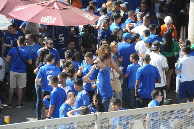 Chegada da torcida do Cruzeiro ao Mineiro para o jogo contra a Ponte Preta pela 13 rodada da Srie B do Campeonato Brasileiro. Estdio voltou a receber grande pblico