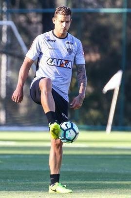 Galo afia pontaria em treino para melhorar nmeros no Brasileiro