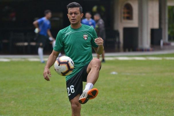 Deportivo Lara treinou a parte física na manhã desta terça-feira, em Valencia, na Venezuela. Time enfrenta o Cruzeiro às 19h15 desta quarta, no Mineirão, pela segunda rodada do Grupo B da Copa Libertadores