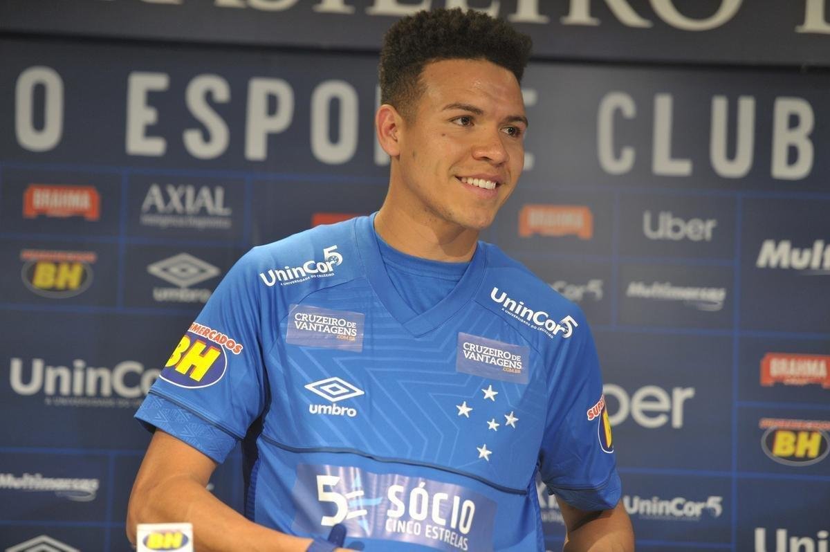 Fotos da apresentao de meia Marquinhos Gabriel no Cruzeiro (Alexandre Guzanshe/EM D.A Press)