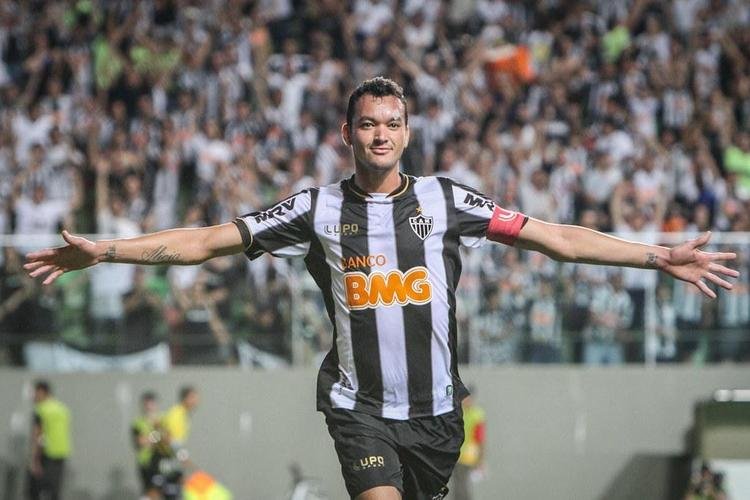 Campeonato Mineiro de 2013 - O Atltico goleou o Amrica no Independncia por 5 a 2. O destaque da partida foi o zagueiro Rver, autor de um hat-trick.