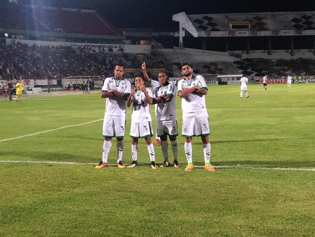 Santa Cruz e Amrica em duelo vlido pela 28 rodada do Campeonato Brasileiro