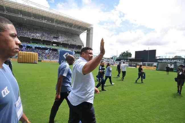 Sumido' do Cruzeiro, Ronaldo participa de jogo festivo nos EUA