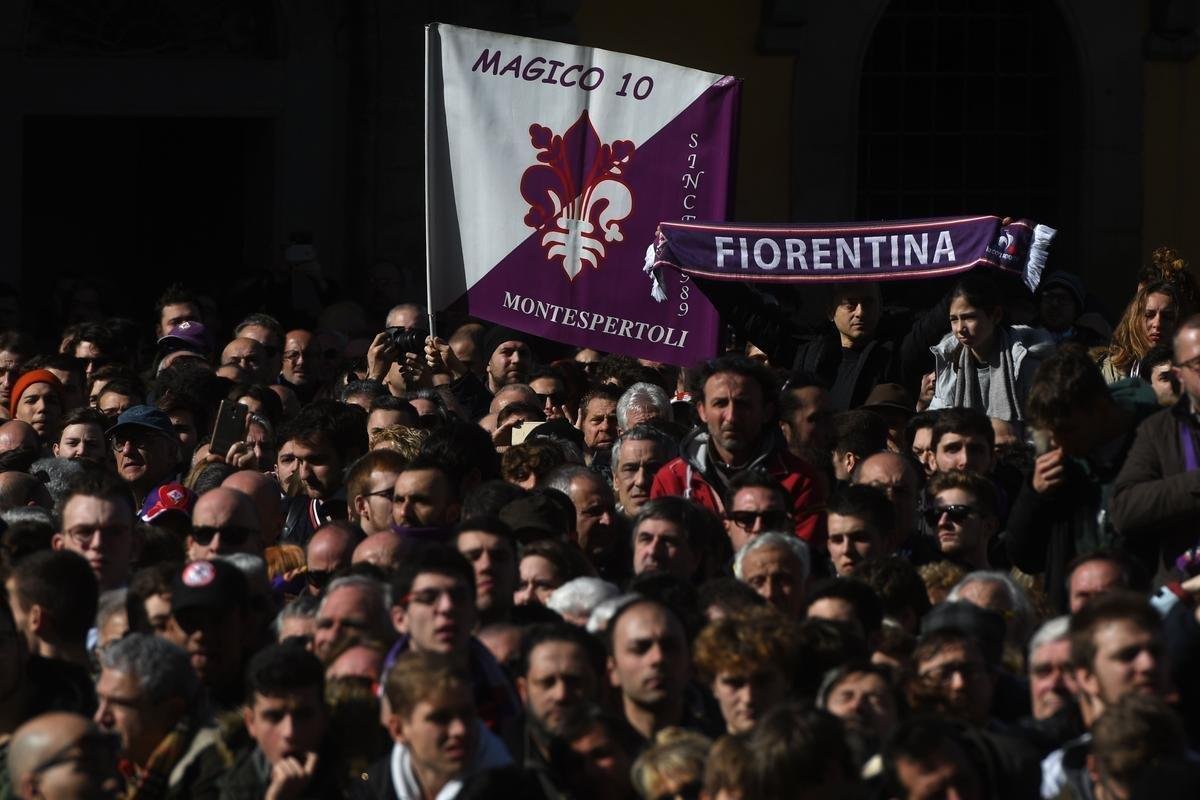 Imagens do funeral de Davide Astori em Florena. Multido de torcedores da Fiorentina prestaram homenagem ao ex-capito