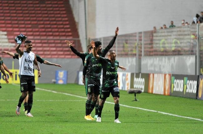 Fotos do jogo entre Amrica e Grmio, no Independncia, em Belo Horizonte, pela 32 rodada da Srie A do Brasileiro