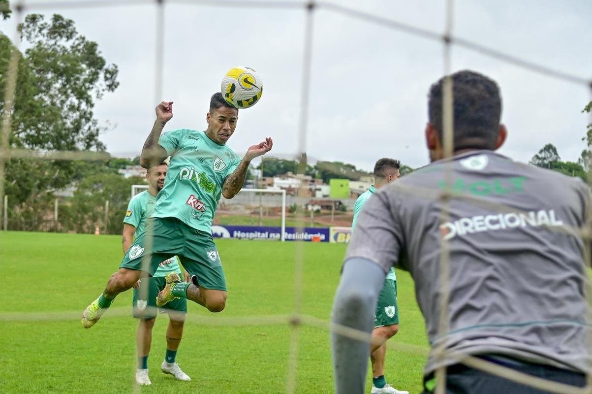 Amrica treina nesta segunda-feira (31/10), no CT Lanna Drumond, focado na partida contra o Internacional