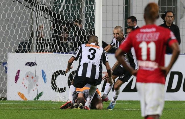 No dia 30 de maio de 2013, Victor salvou o Atlético da eliminação na Libertadores. Depois, clube se tornaria o campeão