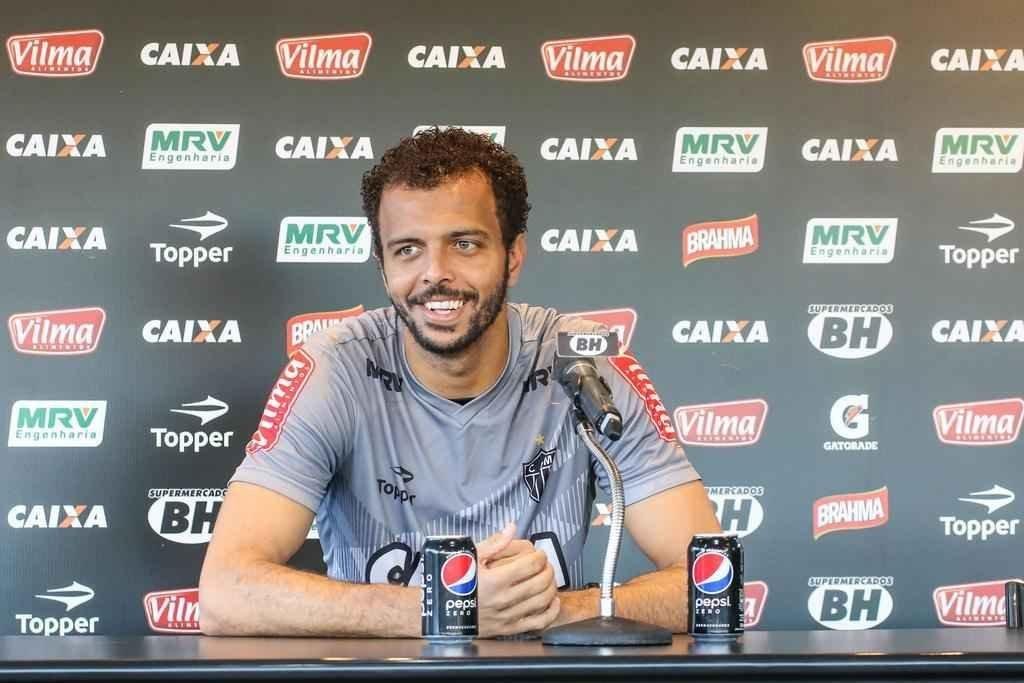 Fotos do treino do Galo com Victor e Luan em campo