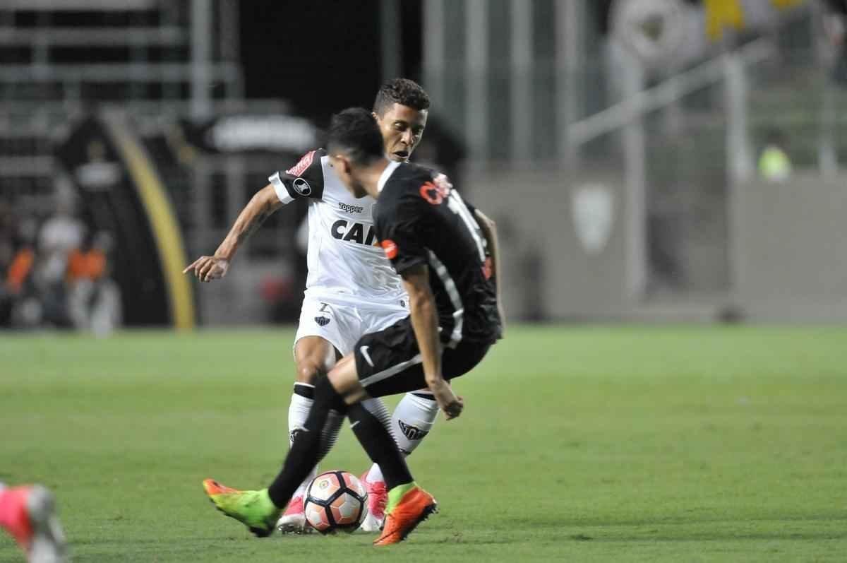 Imagens do duelo entre Atltico e Libertad-PAR, no Independncia, pela Copa Libertadores