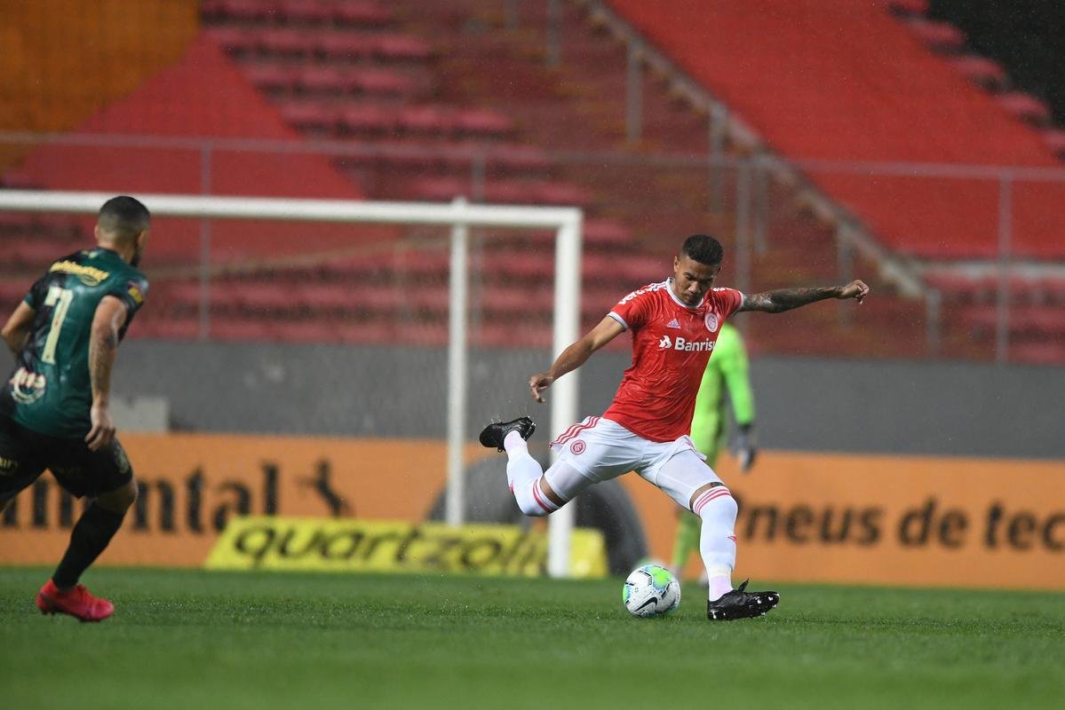 Fotos do jogo entre Amrica e Internacional, no Independncia, em Belo Horizonte, pelas quartas de final da Copa do Brasil