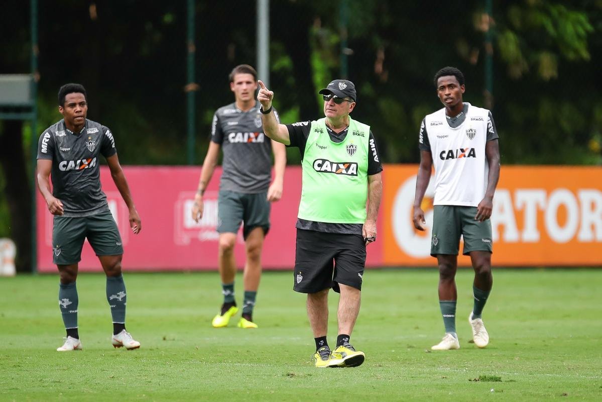 Veja, em fotos, como foi o primeiro treino de Levir Culpi nesta quinta passagem pelo Atltico