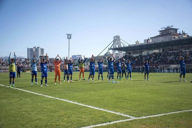 A celebrao caracterstica do Cruzeiro foi executada aps o empate por 0 a 0 com o Brusque, no estdio Augusto Bauer, em Brusque-SC, na 21 rodada. 