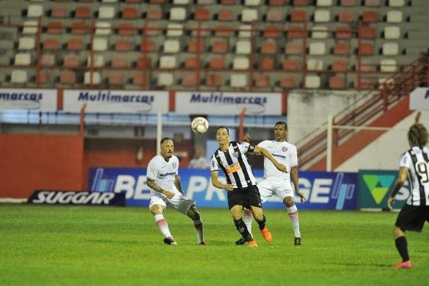 Villa Nova e Atltico se enfrentaram no Alapo do Bonfim, em Nova Lima, pelo Campeonato Mineiro