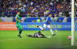 Rafinha entrou na etapa final, 'voou em campo' e marcou os dois gols que fecharam a vitria