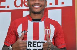 Andrs 'Manga' Escobar - atacante se transferiu do Vasco para o Estudiantes