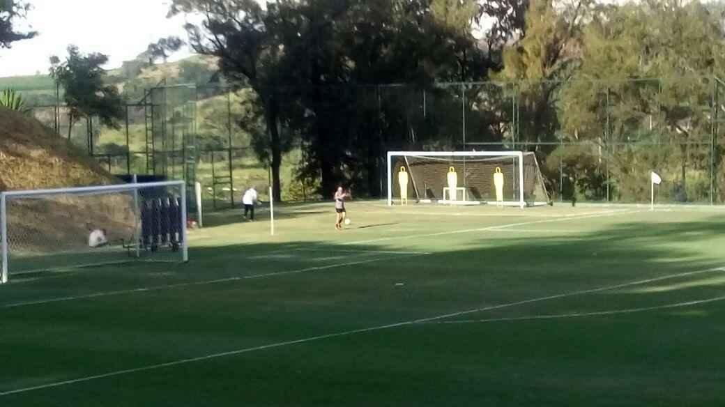 Fotos do treino do Galo com Victor e Luan em campo