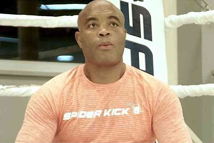 Mais próximo dos 50 anos, Anderson Silva planeja última luta no MMA -  Superesportes